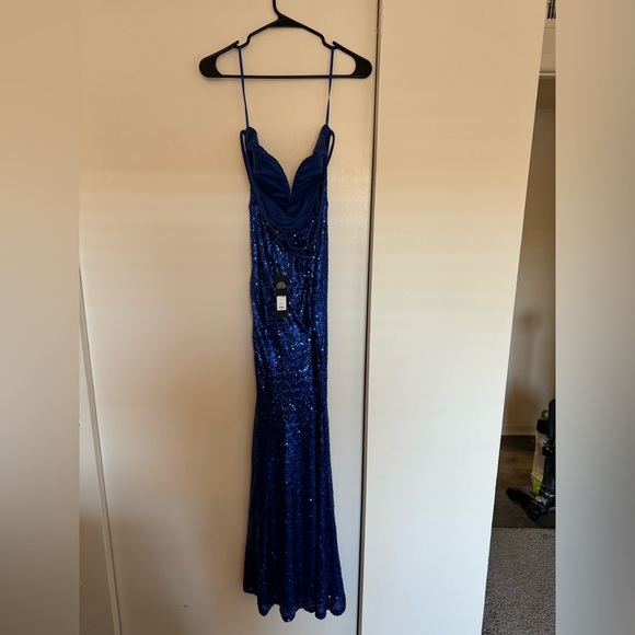NEW Beautiful sparkly blue gown never worn tags are still on - Picture 5 of 5
